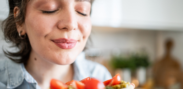 New review highlights urgent need for worldwide smell screening