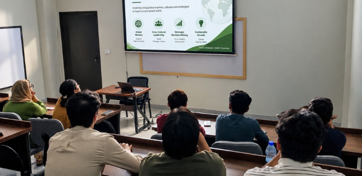New partnership welcomes first students to UEA degree courses in Pakistan